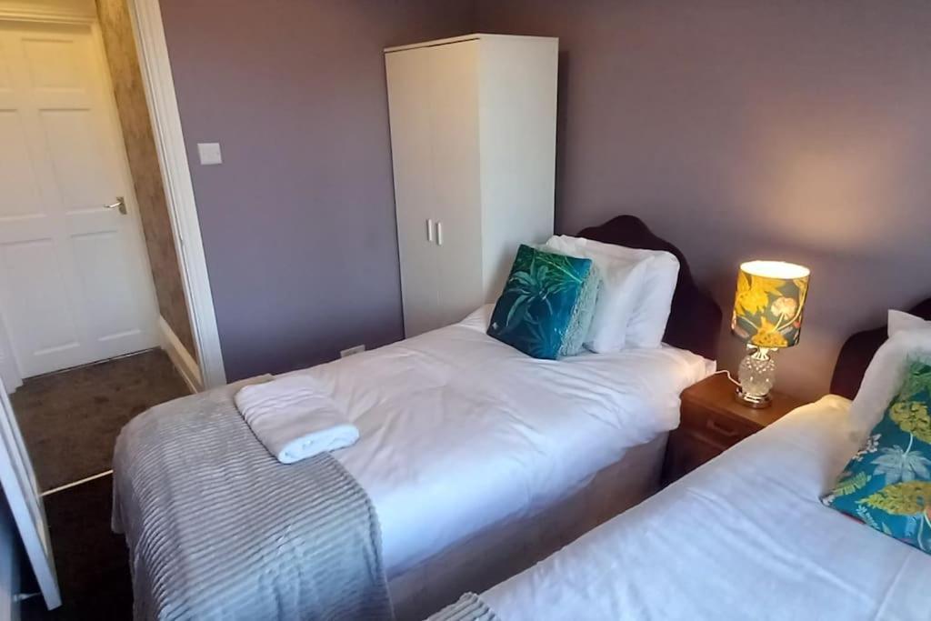 Peaceful Home From Home - Spacious 3 Bedroom House Accommodating 7 - Ideal For Families And Workers Gateshead Exterior foto